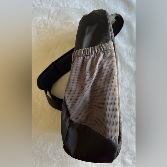 Lowepro StreamLine Sling Camera Bag - Grey. New without tags - Picture 2 of 6